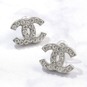【新品同様+】CHANEL ココ ラインストーン シルバー ピアス 06V