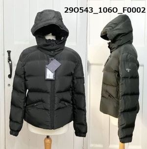 【PRADA】VIPセール ロゴ付ダウンジャケット Re Nylon Jacket