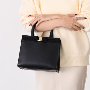 【国内即発】FERRAGAMO ヴァラ トップハンドル