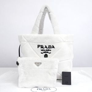 【新品 未使用】PRADA トライアングル ムートン トートバッグ