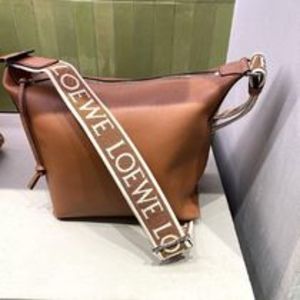 LOEWE 洗練フォルム! ミニ ショルダーバッグ 黒茶 全6色 Cubi