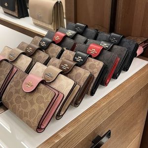 即発 アウトレットCOACH ミディアムコーナージップ財布