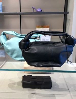 BottegaVeneta ☆VIP Sale お早めに ダブルノットミニBag♪