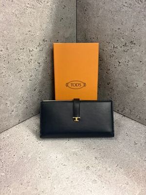 TODS Tロゴ レザーウォレット ブラック XAWTSIBO4Z1RORB999