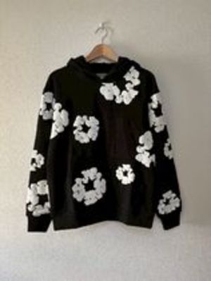 【大人気アイテム】Denim Tearsコットンリースロゴパーカー