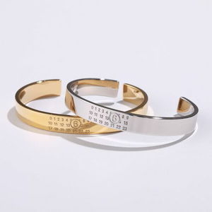 MM6 バングル SM6UY0061 P6469 カレンダーロゴ