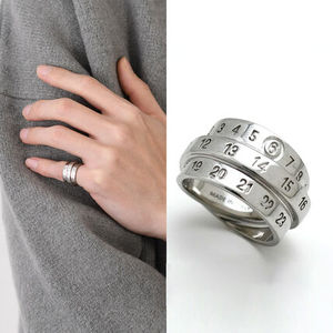 【国内即発】MM6 トリプルロゴ Numeric シグネチャーリング