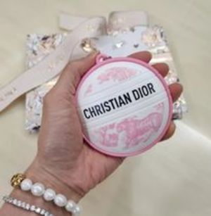 [Dior] ルボームホルダー付き + Diorチャーム付きリップ セット