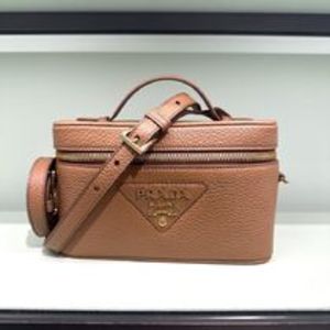 PRADA バニティ/ショルダーバッグ 本革 ポーチ Leather mini-bag