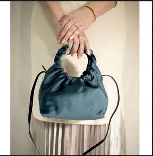 おしゃれさん必見♪ The Row 2WAY シルク ハンドバッグ