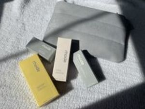 ヘイリー・ビーバー発【rhode】the rhode kit4点セットポーチ付