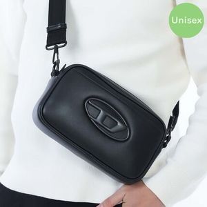 【新品・国内即発】DIESEL X10262 P5925 T8013 HOLI-D CAMERABAG