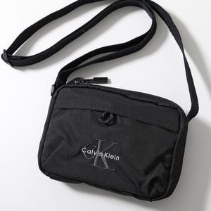 Calvin Klein ショルダーバッグ BOLD CAMERA BAG LV04D3117G