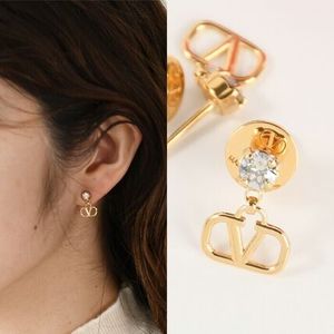 【国内即発】VALENTINO Vロゴ メタルピアス