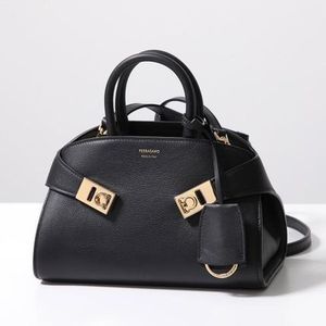 FERRAGAMO ハンドバッグ HUG MINI SOFT ハグ ミニ
