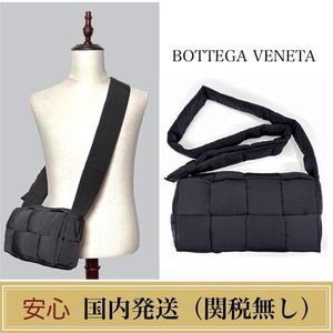 BOTTEGA VENETA  パデッド テック カセット ショルダーバッグ