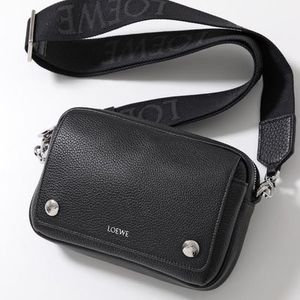 LOEWE ショルダーバッグ PEBBLE MESSENGER SMALL BANBPCBX01