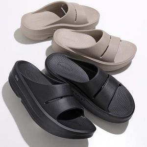 OOFOS リカバリーサンダル OOMEGA OOAHH 1110 厚底
