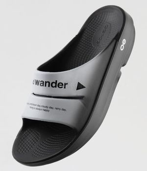 AND WANDER|SLIPPERS (Oofos × And Wander  Ooahh Recovery