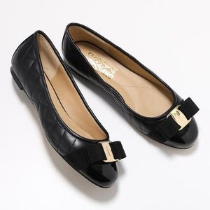 FERRAGAMO パンプス VARINAQ フラットシューズ