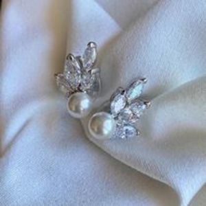 【Swarovski】Louison Pearl スタッドピアス  5627346
