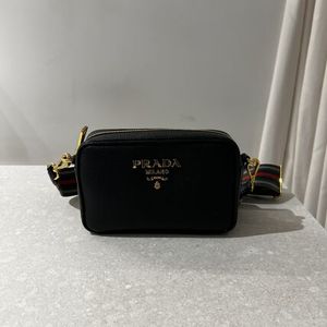 PRADA (ショルダーバッグ・ポシェット)