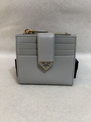 PRADA♪♪人気三角ロゴSAFFIANO薄型二つ折財布☆1ML047