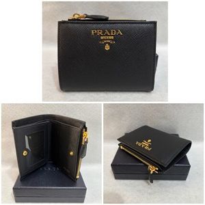 PRADA♪♪人気SAFFIANOレザー☆薄型二つ折りミニ財布☆1ML023