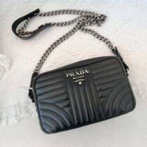 PRADA ダイアグラム レザーショルダーバッグ ブラック 1BH083
