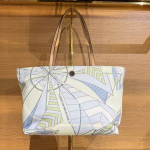 Tory Burch Nylon Printed Small Tote 180305 A4サイズ収納可