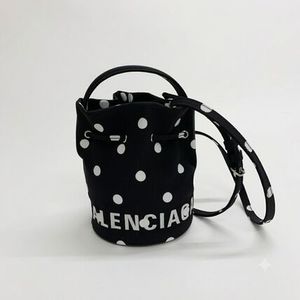 BALENCIAGA (ショルダーバッグ・ポシェット)