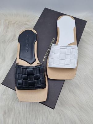 [セール半額]Bottega Veneta フラットサンダル イントレチャート