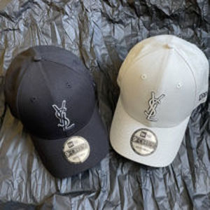 日本未入荷 SAINT LAURENT x New Era ロゴ キャップ 大人気♪