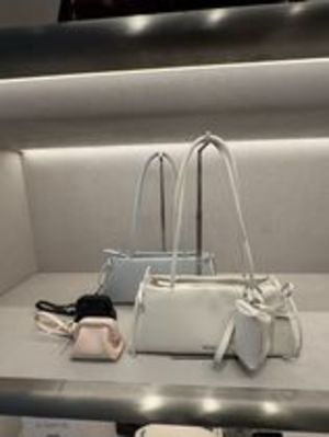 追跡有★Charles&Keith Bow Elongated Trapeze Shoulder Bag