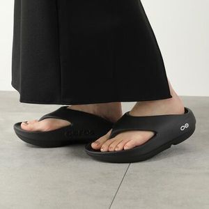 OOFOS リカバリーサンダル OORIGINAL+ トングサンダル