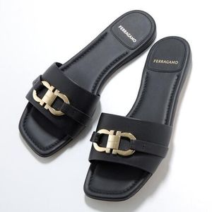 FERRAGAMO サンダル LEAH 769636 フラット
