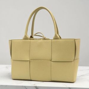 BOTTEGA VENETA  アルコ トートバッグ