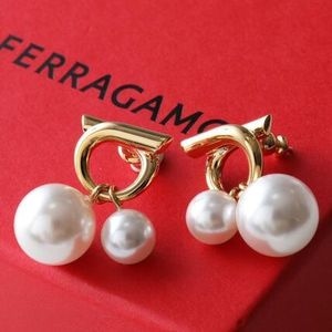 FERRAGAMO スタッドピアス 76 0805 780384 ガンチーニ パール