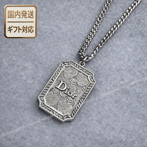 Dior Medaillon Heart ペンダントネックレス