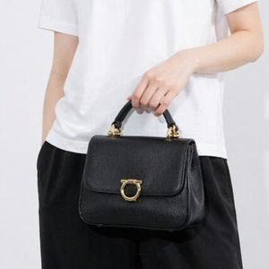 Salvatore Ferragamo レディース バッグ  21A115 Tハンドル