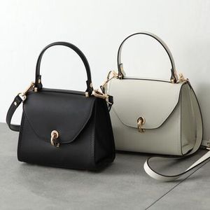 GIANNI NOTARO Carol J. ショルダーバッグ 715 ミニバッグ